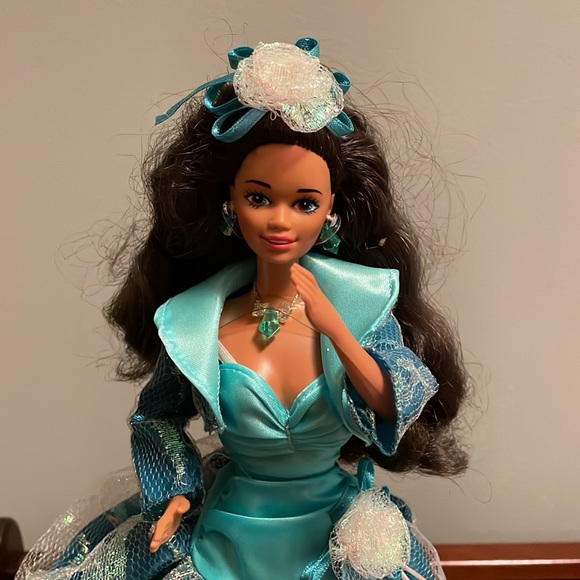 Emerald Elegance 1996 Barbie Limited Edition. - Picture 2 of 15